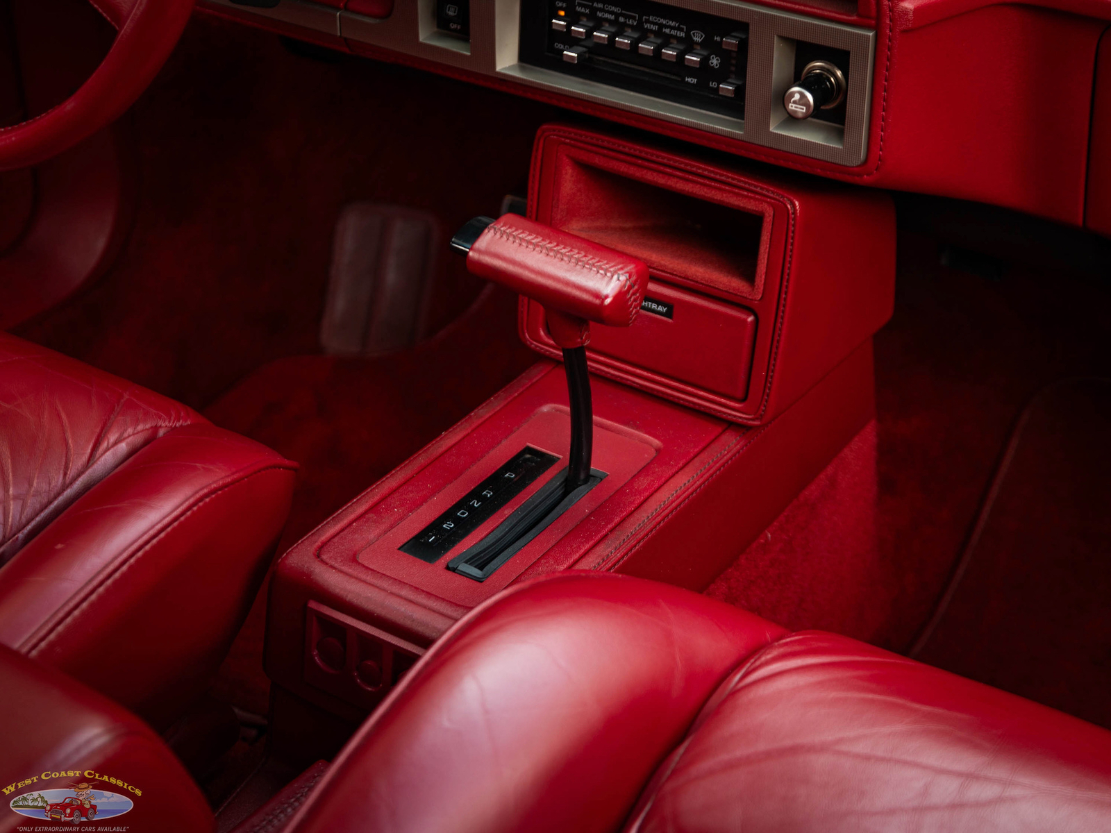 Cadillac-Cimarron-1988-Sedan-37