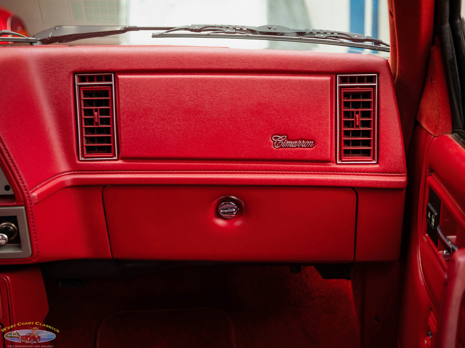 Cadillac-Cimarron-1988-Sedan-38