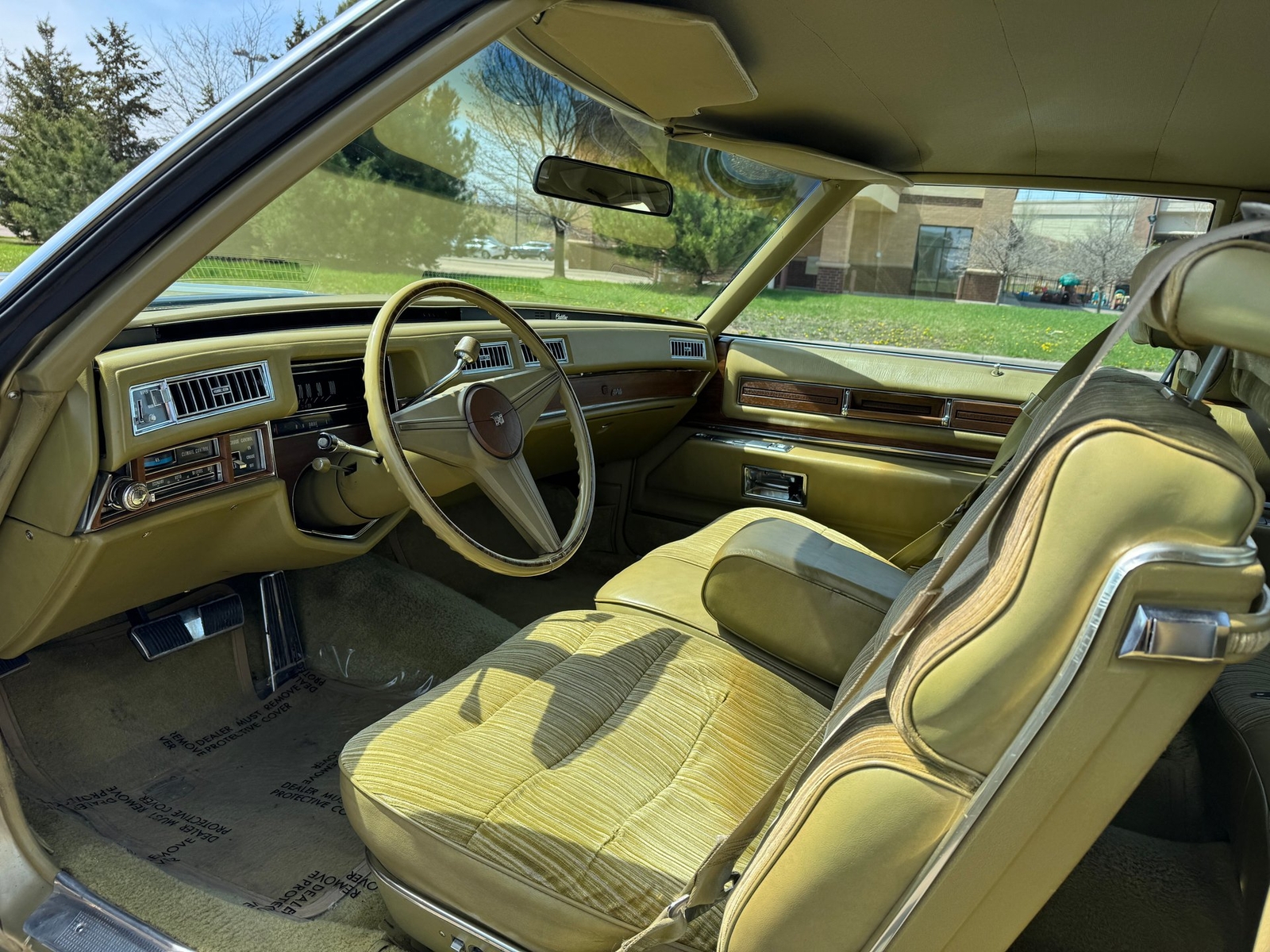 Cadillac-Coupe-DeVille-1975-Coupe-10