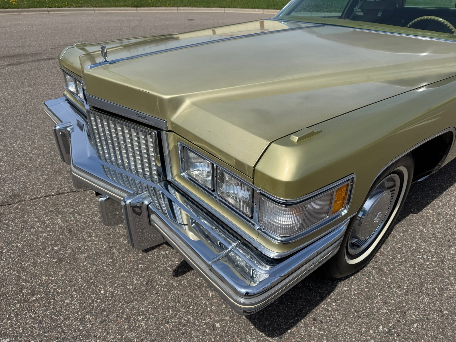 Cadillac-Coupe-DeVille-1975-Coupe-18