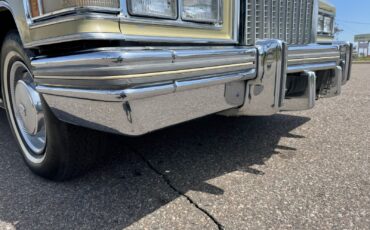 Cadillac-Coupe-DeVille-1975-Coupe-19