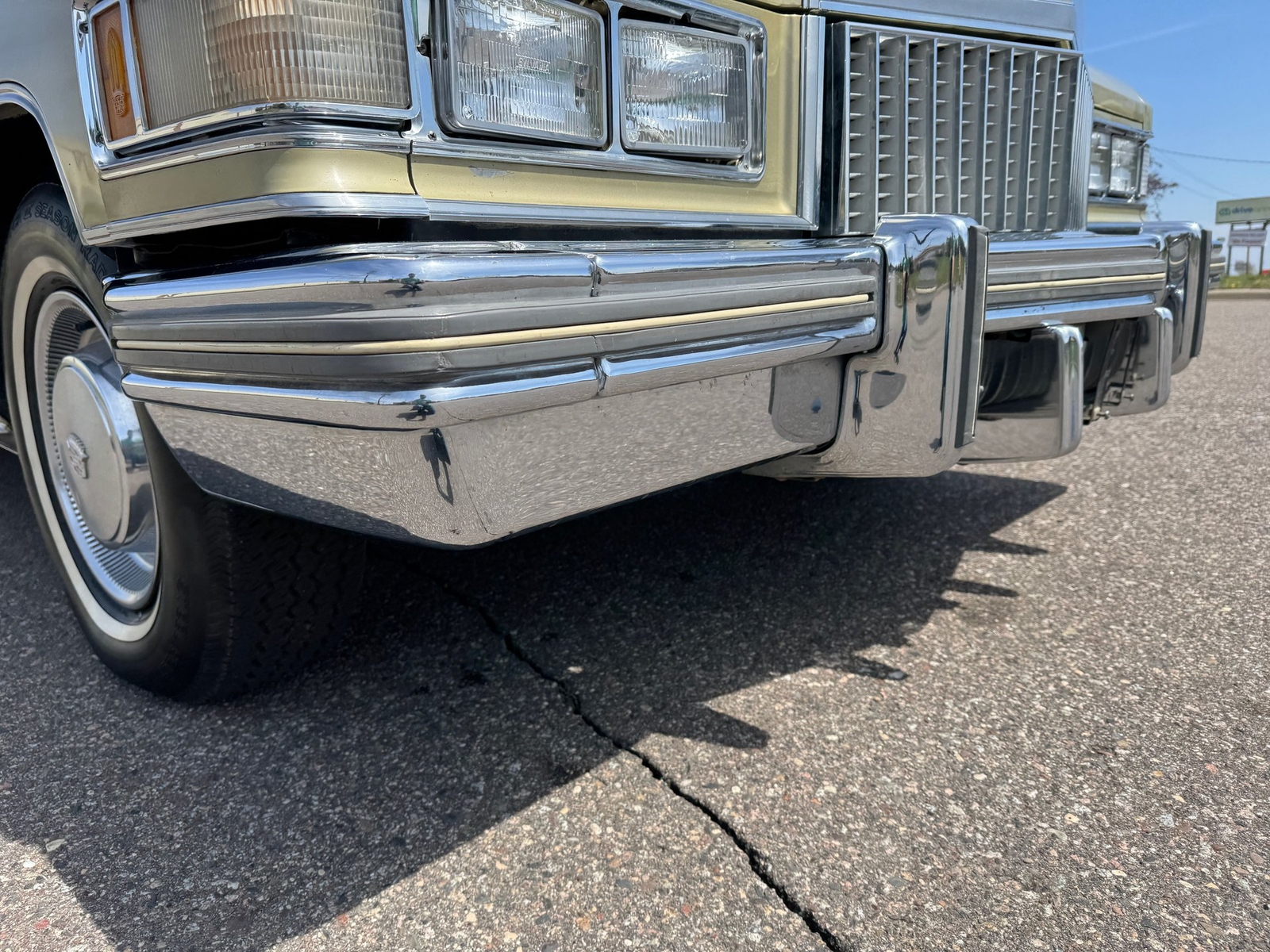 Cadillac-Coupe-DeVille-1975-Coupe-19