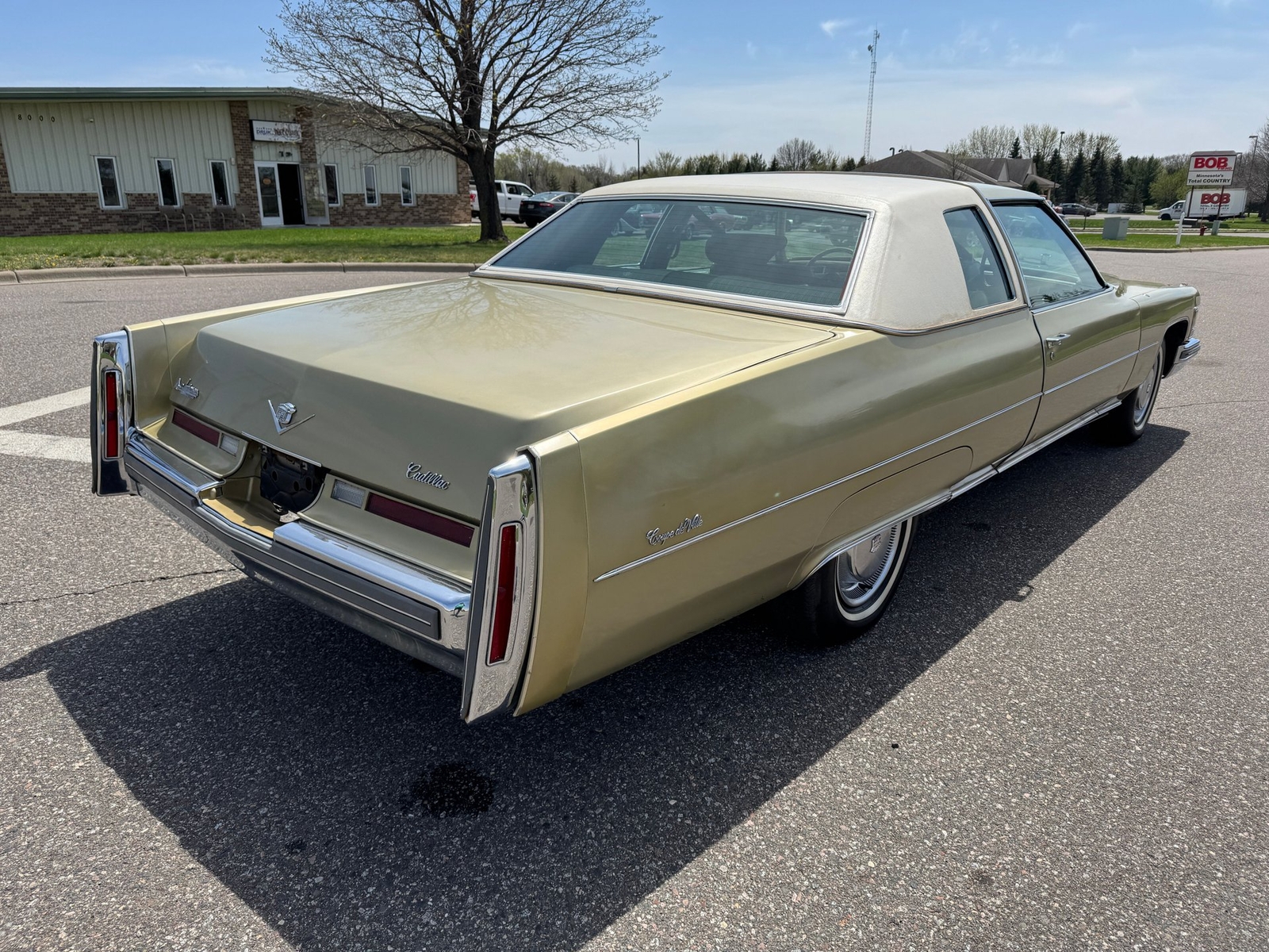 Cadillac-Coupe-DeVille-1975-Coupe-2