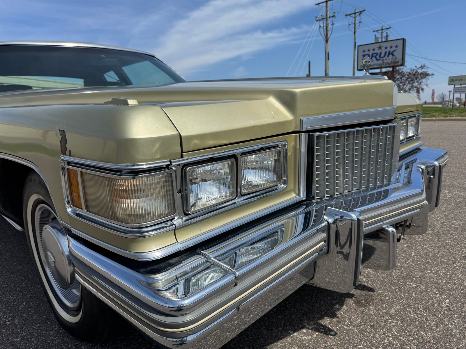 Cadillac-Coupe-DeVille-1975-Coupe-20