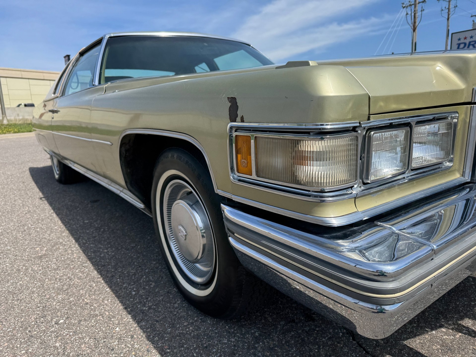 Cadillac-Coupe-DeVille-1975-Coupe-21