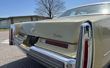 Cadillac-Coupe-DeVille-1975-Coupe-24
