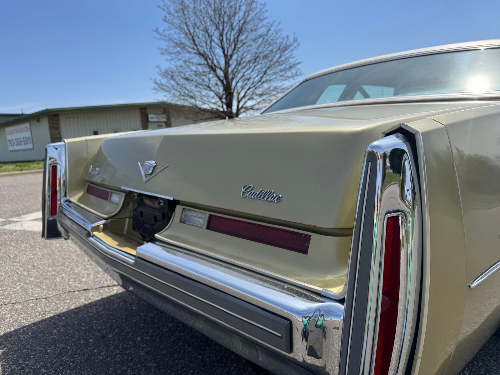 Cadillac-Coupe-DeVille-1975-Coupe-24