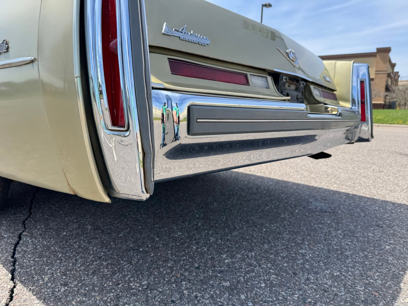 Cadillac-Coupe-DeVille-1975-Coupe-27