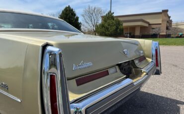 Cadillac-Coupe-DeVille-1975-Coupe-28