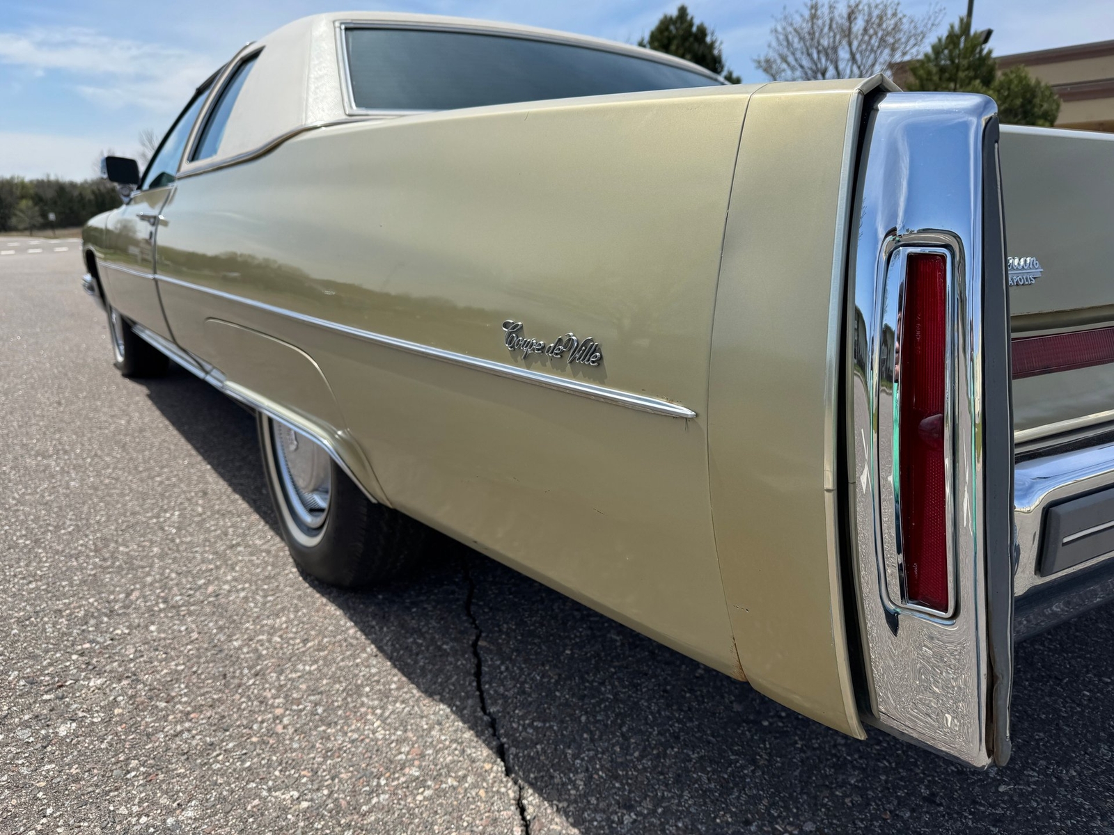Cadillac-Coupe-DeVille-1975-Coupe-29