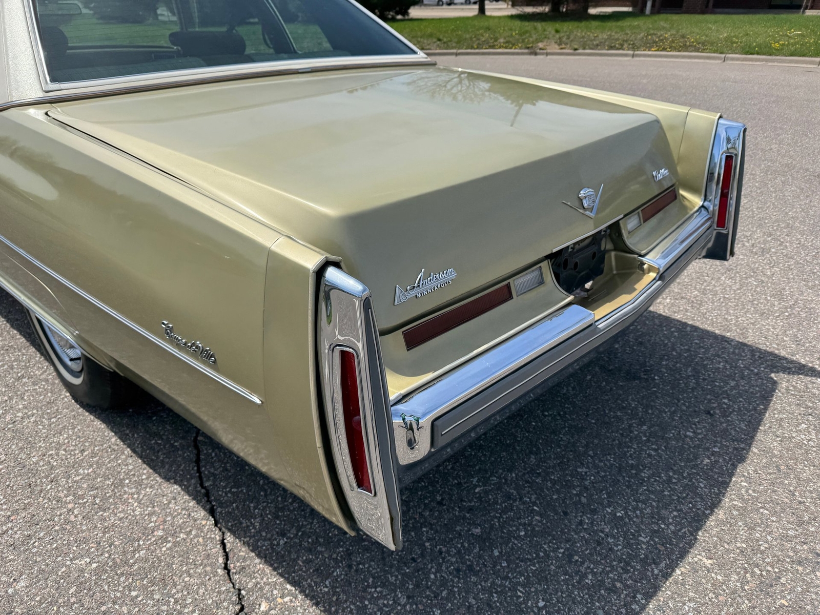 Cadillac-Coupe-DeVille-1975-Coupe-30