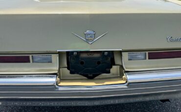 Cadillac-Coupe-DeVille-1975-Coupe-33