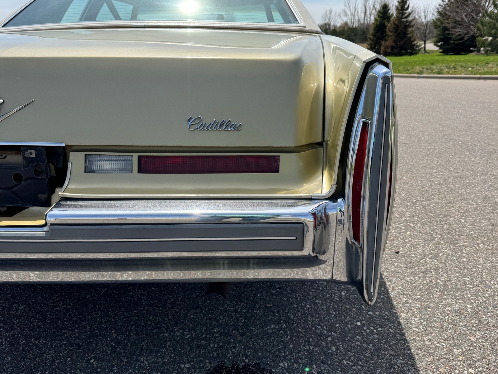 Cadillac-Coupe-DeVille-1975-Coupe-34