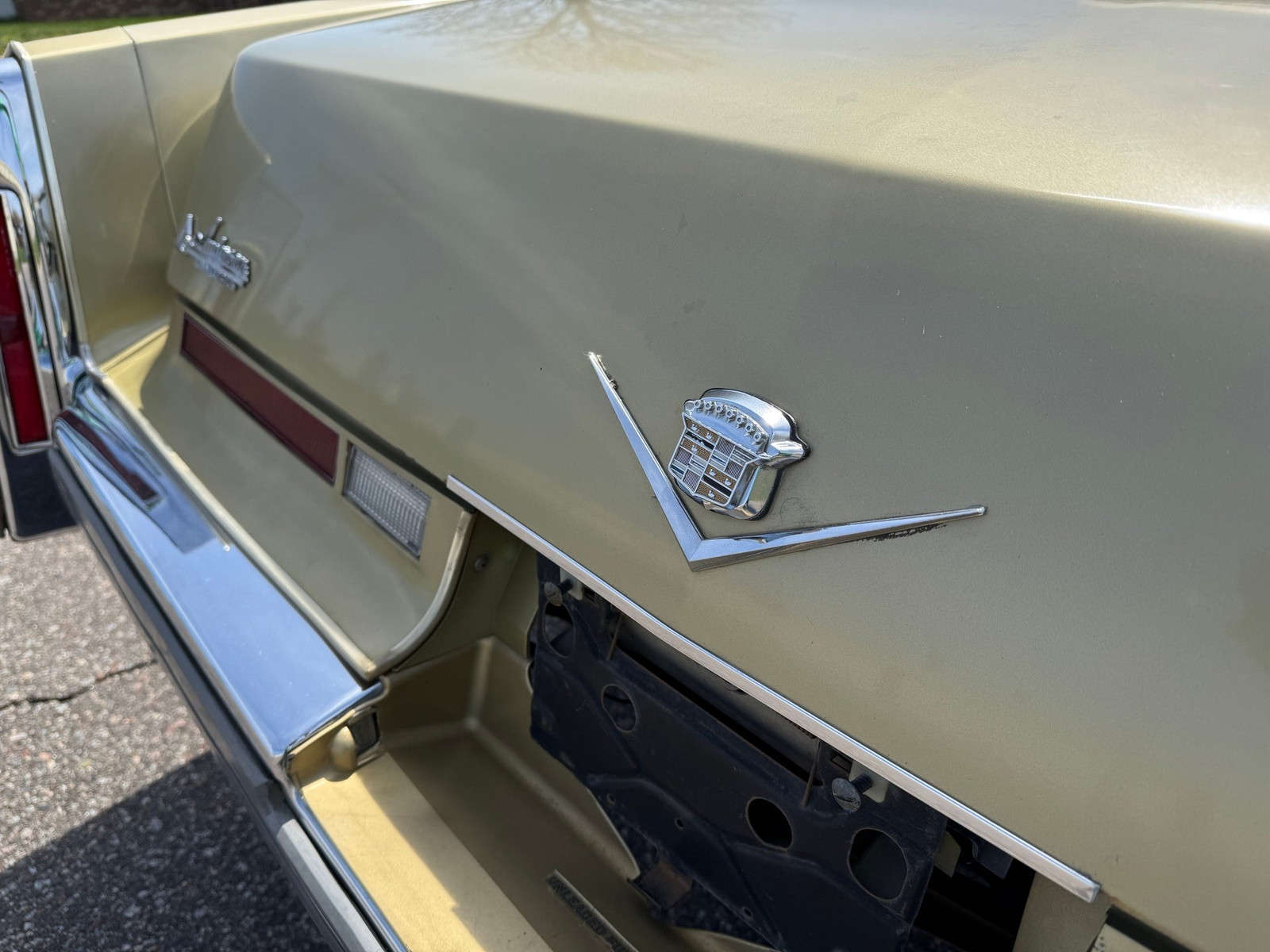 Cadillac-Coupe-DeVille-1975-Coupe-36