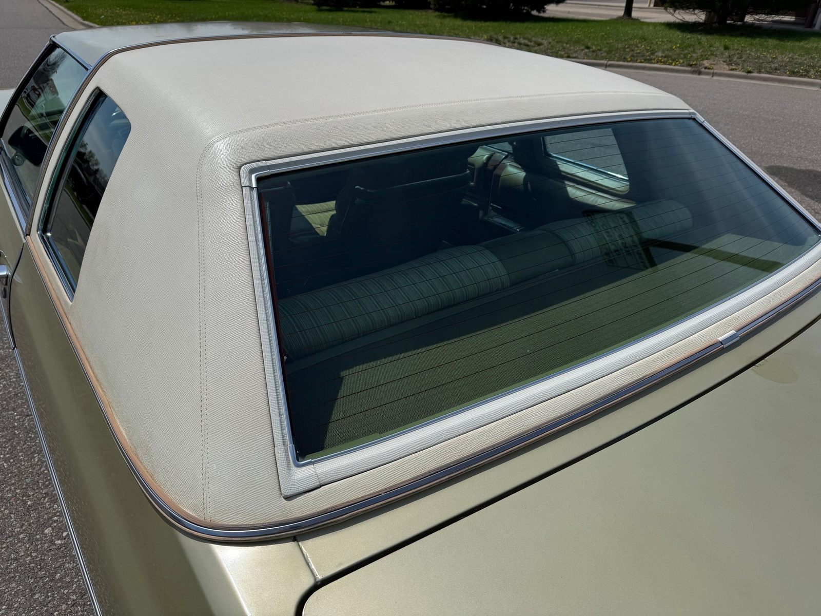 Cadillac-Coupe-DeVille-1975-Coupe-39