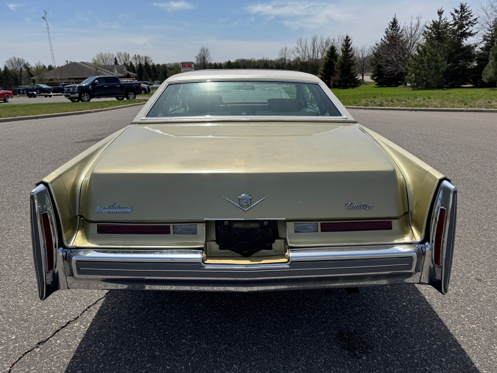 Cadillac-Coupe-DeVille-1975-Coupe-4