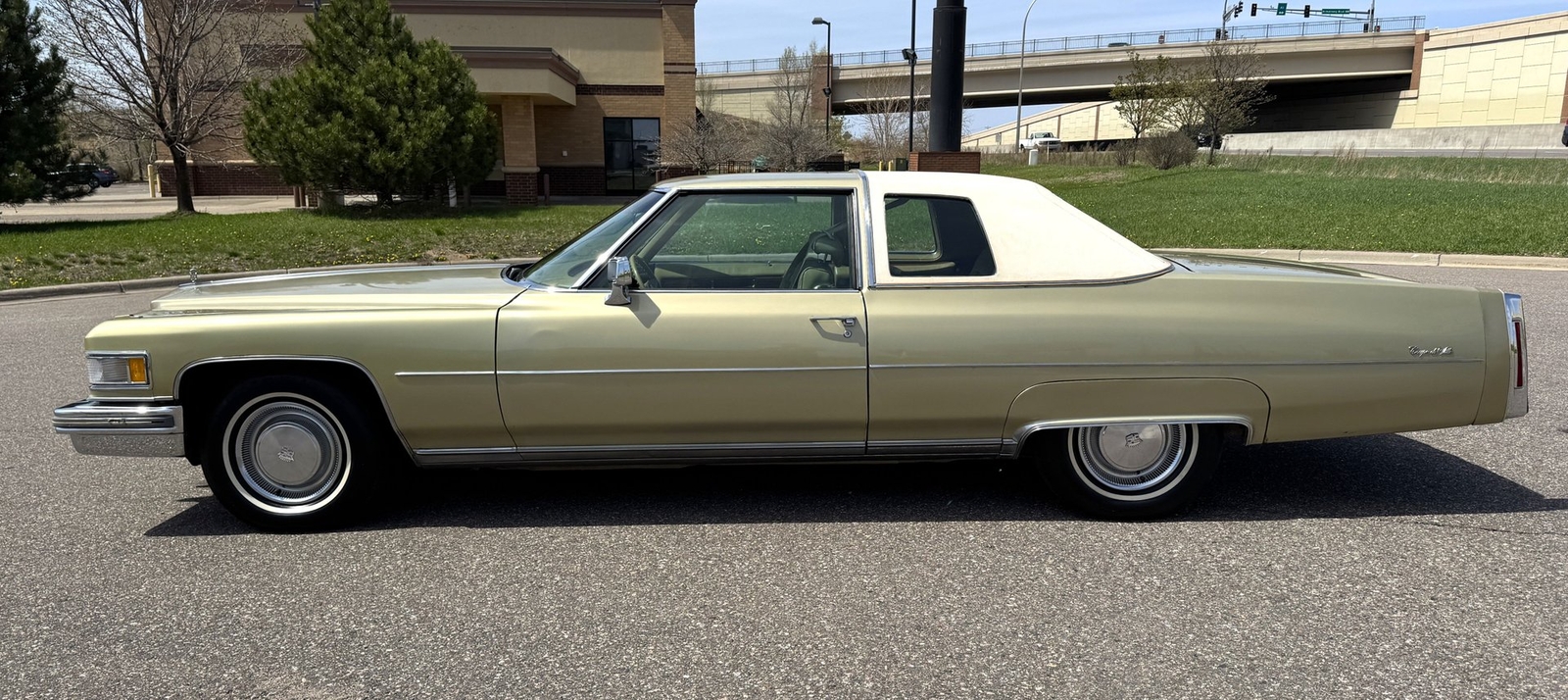 Cadillac-Coupe-DeVille-1975-Coupe-6