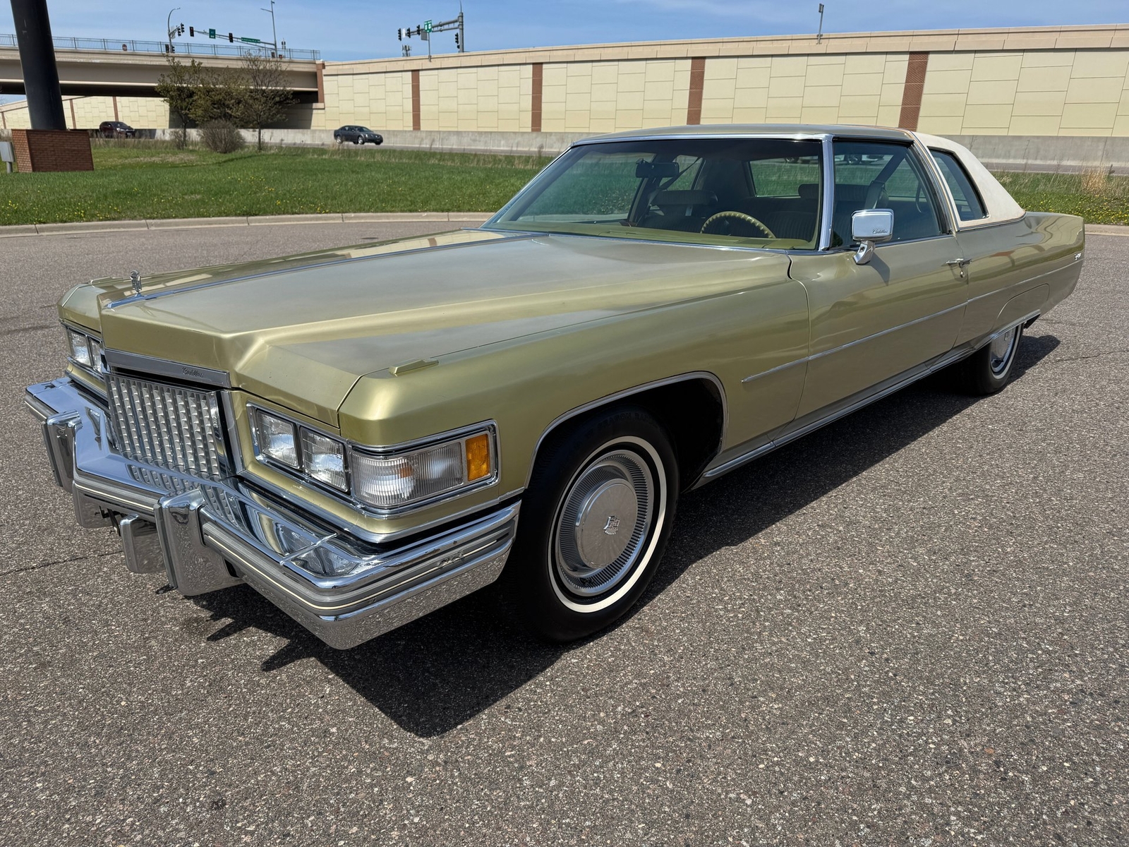 Cadillac-Coupe-DeVille-1975-Coupe-7