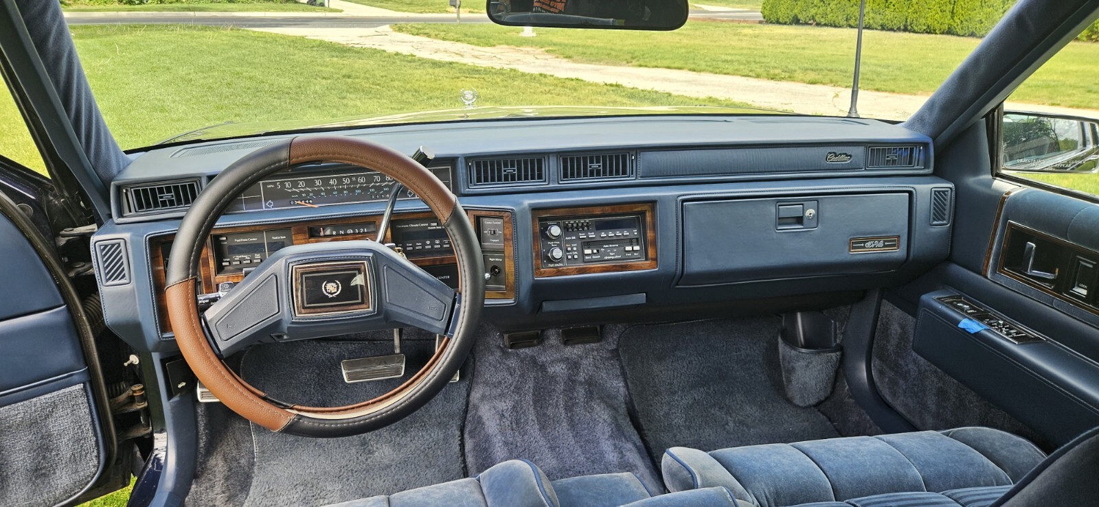 Cadillac-Coupe-Deville-1988-Coupe-21