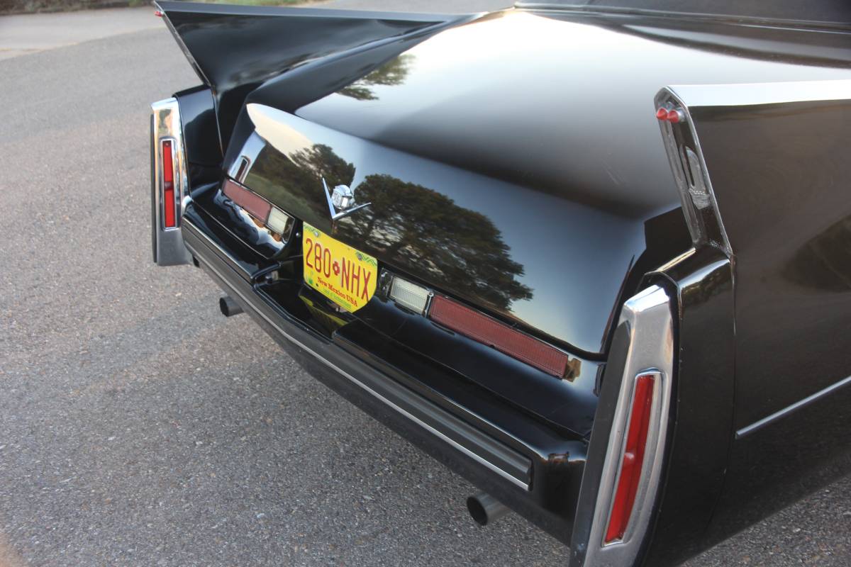 Cadillac-Coupe-deville-1974-1