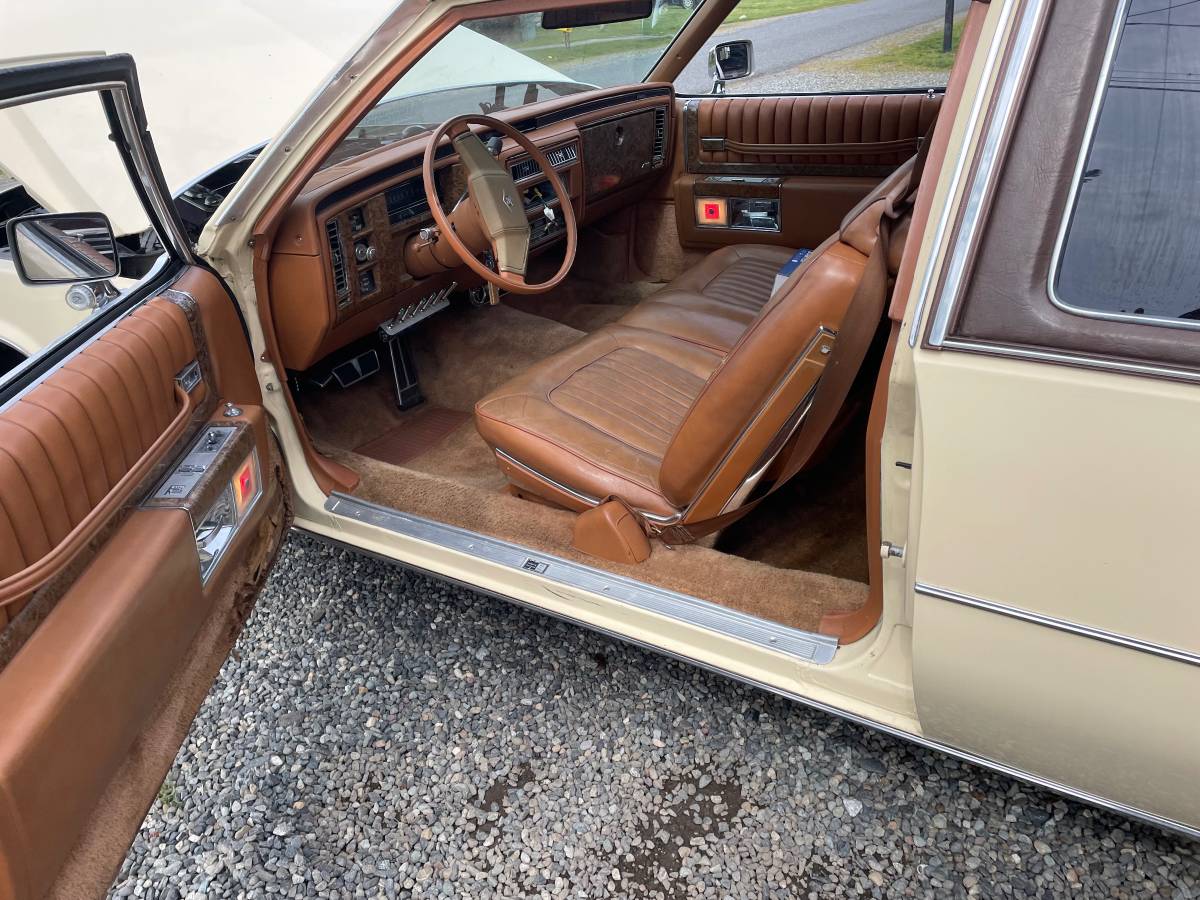 Cadillac-Coupe-deville-1979-1