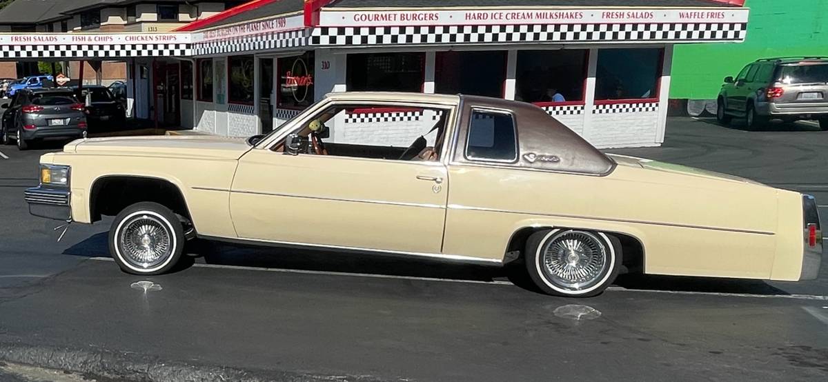 Cadillac-Coupe-deville-1979-18