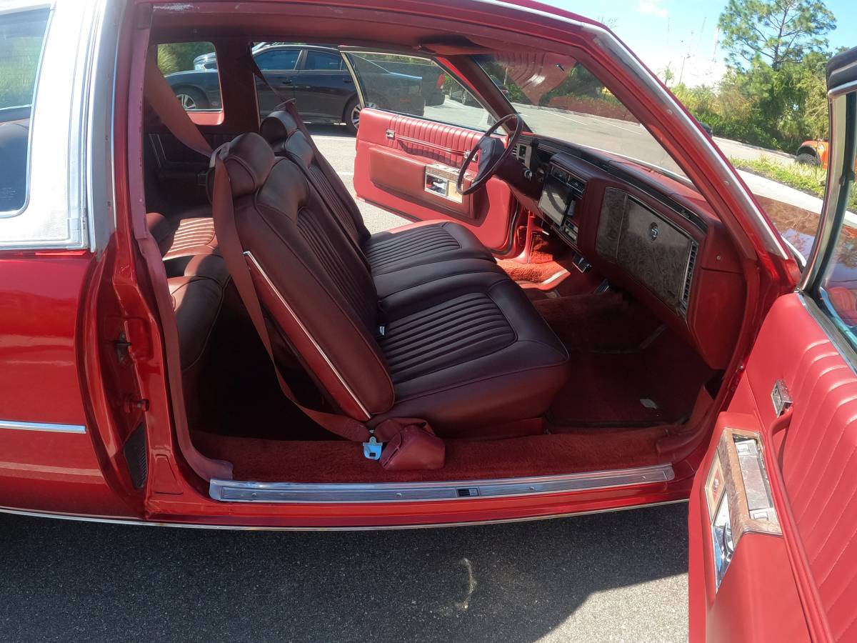 Cadillac-Coupe-deville-1979-custom-15