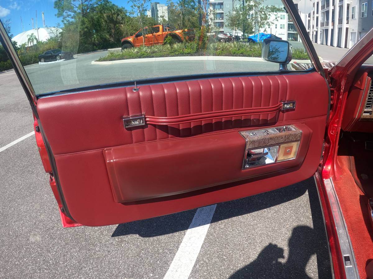 Cadillac-Coupe-deville-1979-custom-9