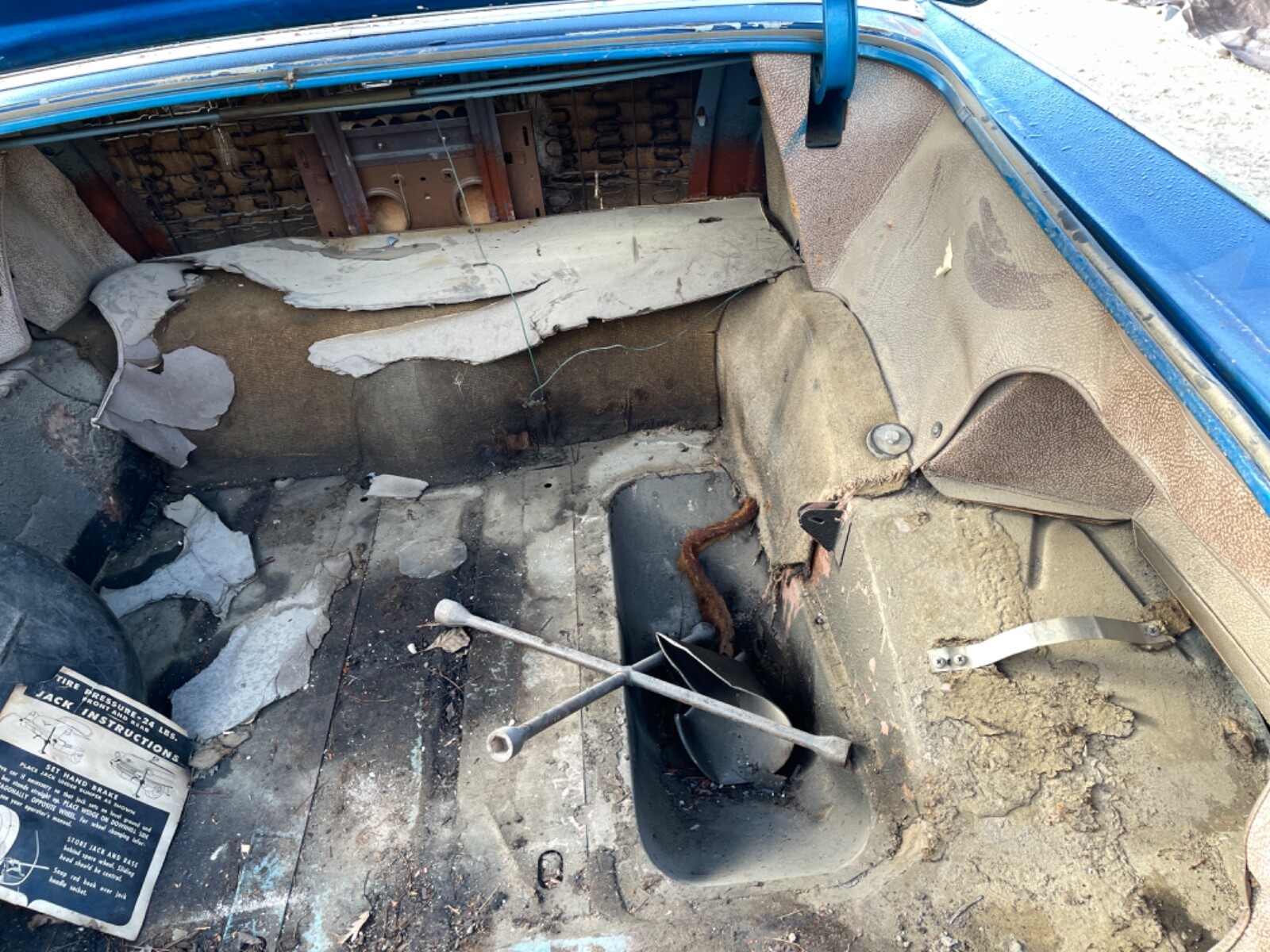 Cadillac-DeVille-1956-Sedan-4