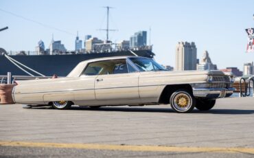 Cadillac-DeVille-1964-Coupe-1