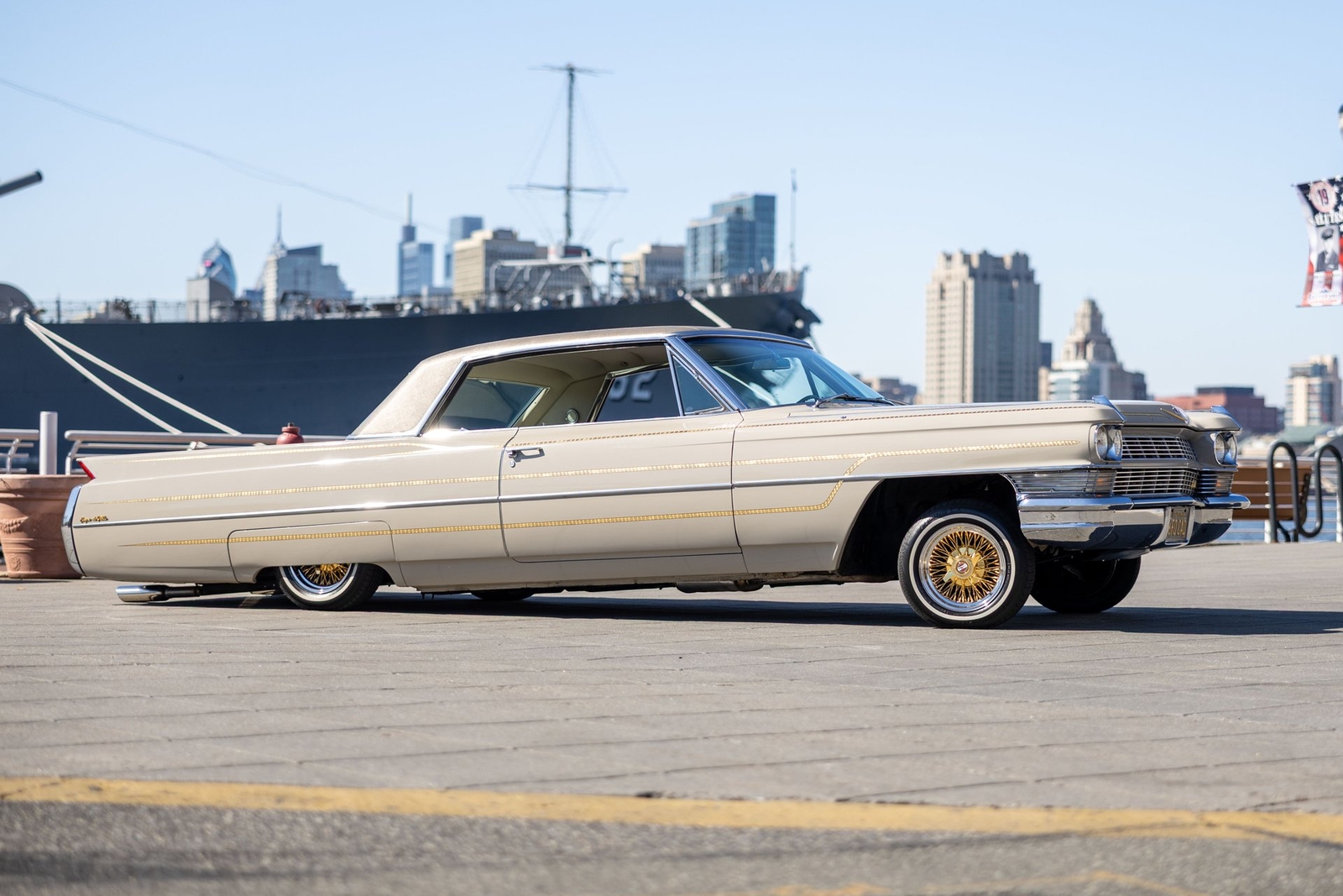 Cadillac-DeVille-1964-Coupe-1