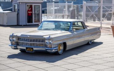 Cadillac-DeVille-1964-Coupe-13