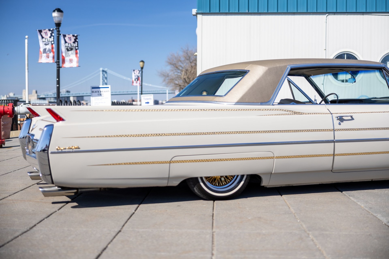 Cadillac-DeVille-1964-Coupe-15