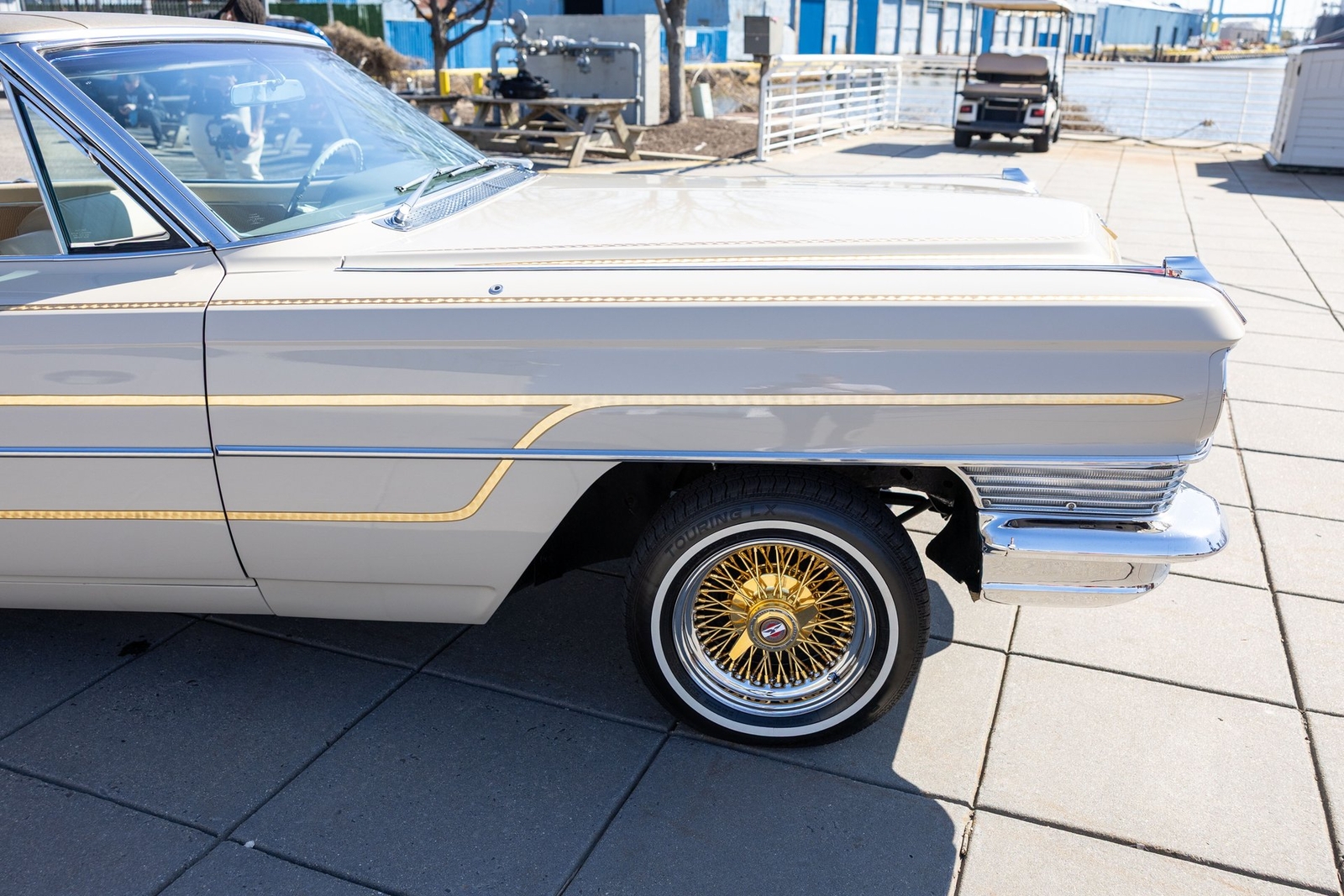 Cadillac-DeVille-1964-Coupe-29