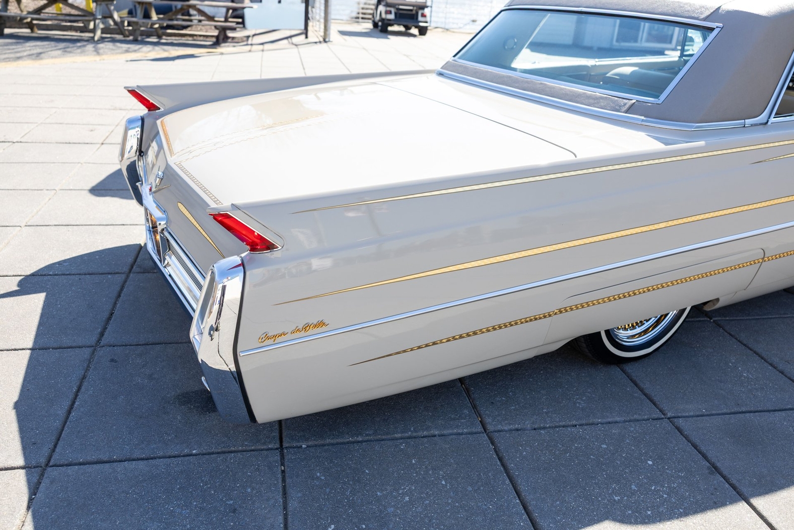 Cadillac-DeVille-1964-Coupe-31
