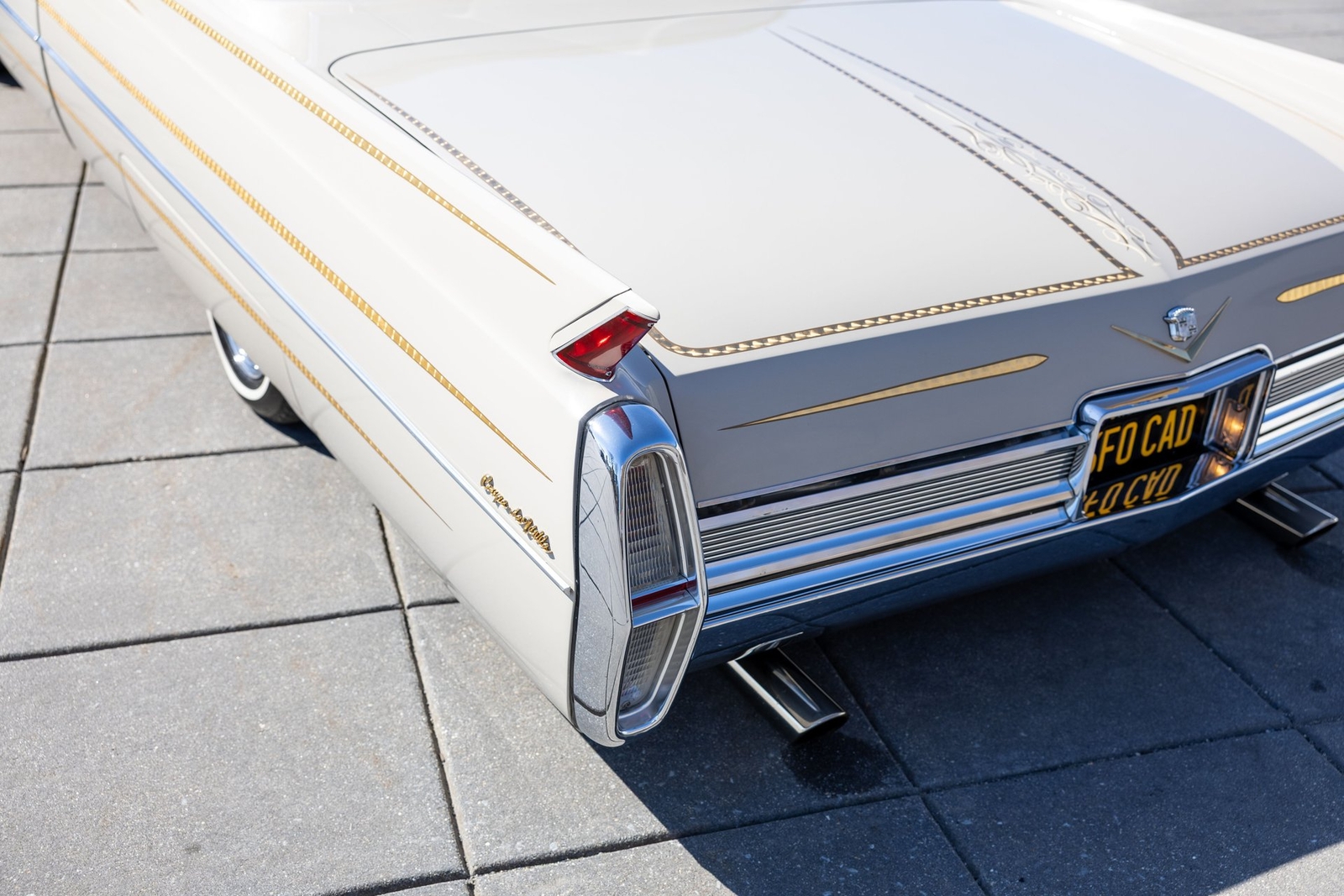 Cadillac-DeVille-1964-Coupe-35