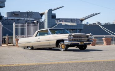 Cadillac-DeVille-1964-Coupe-4