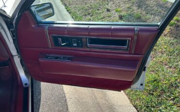 Cadillac-DeVille-1987-Sedan-11