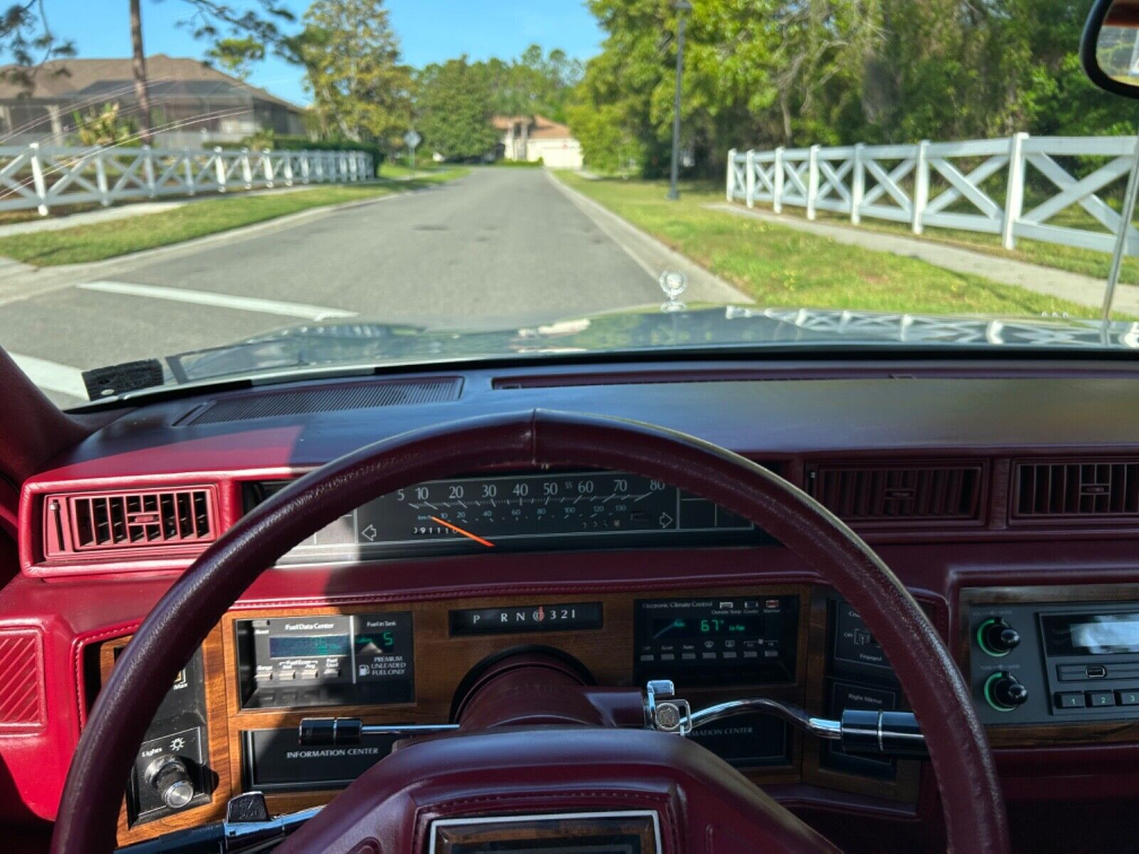 Cadillac-DeVille-1987-Sedan-17