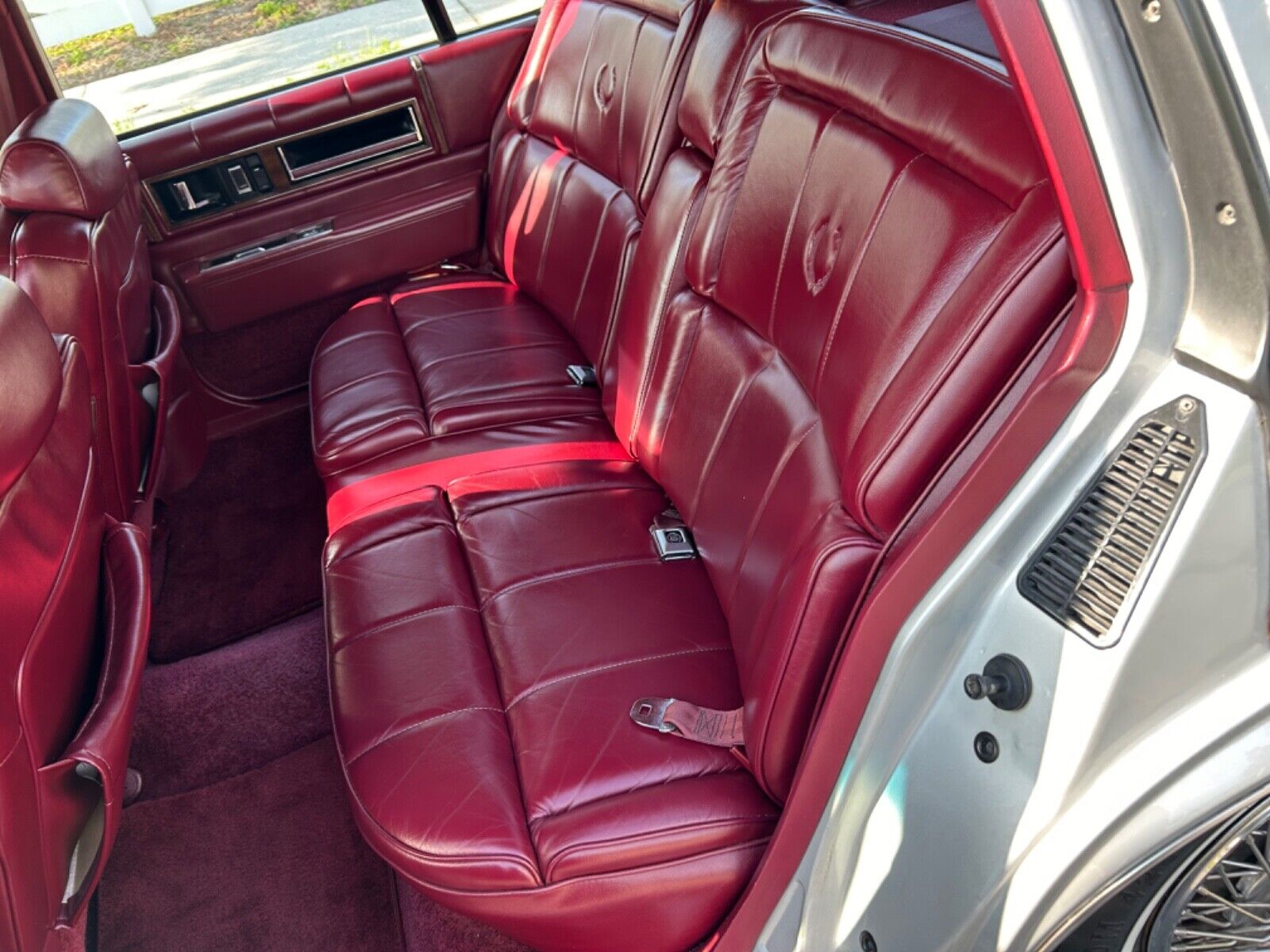 Cadillac-DeVille-1987-Sedan-19