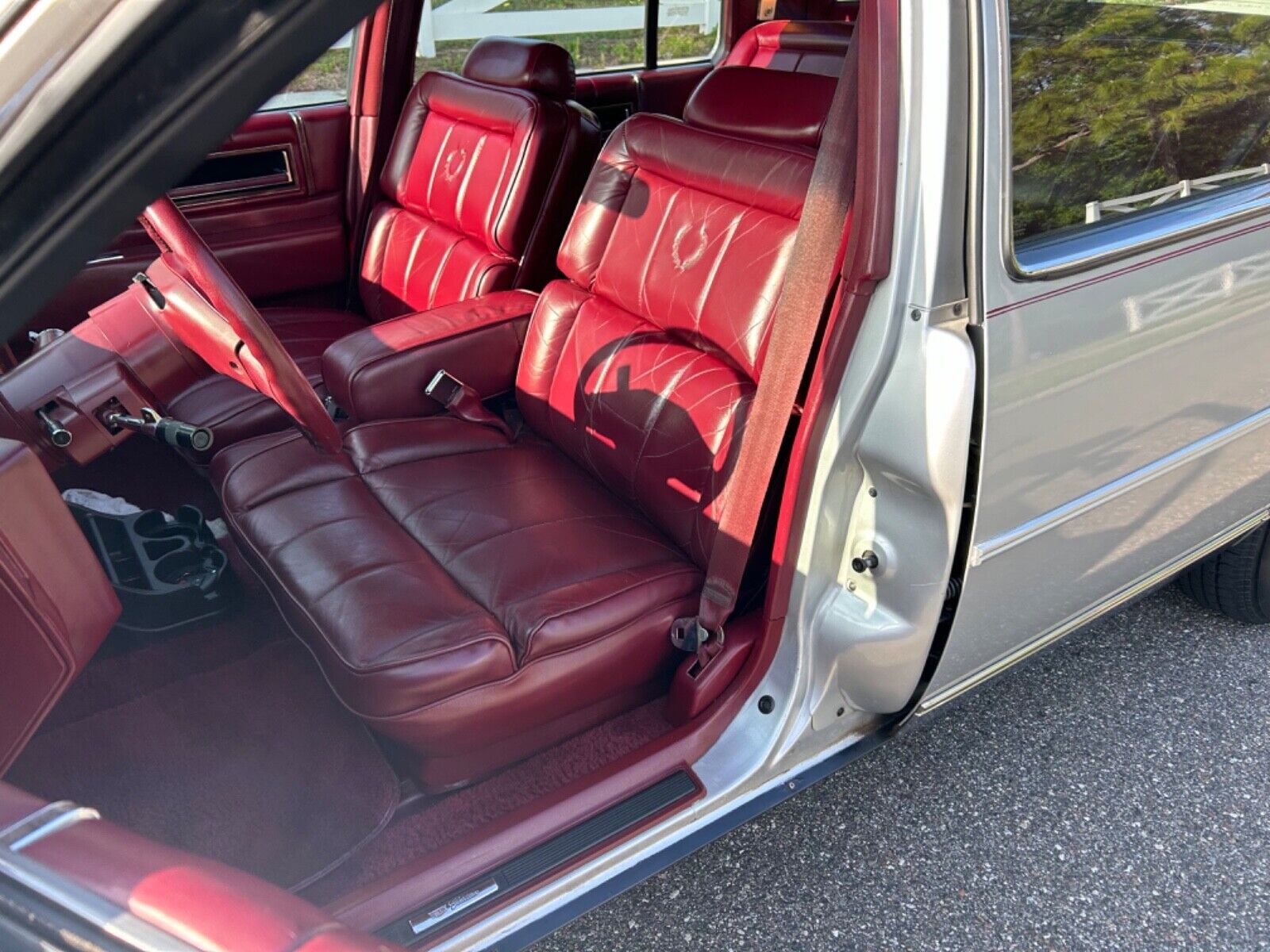 Cadillac-DeVille-1987-Sedan-2