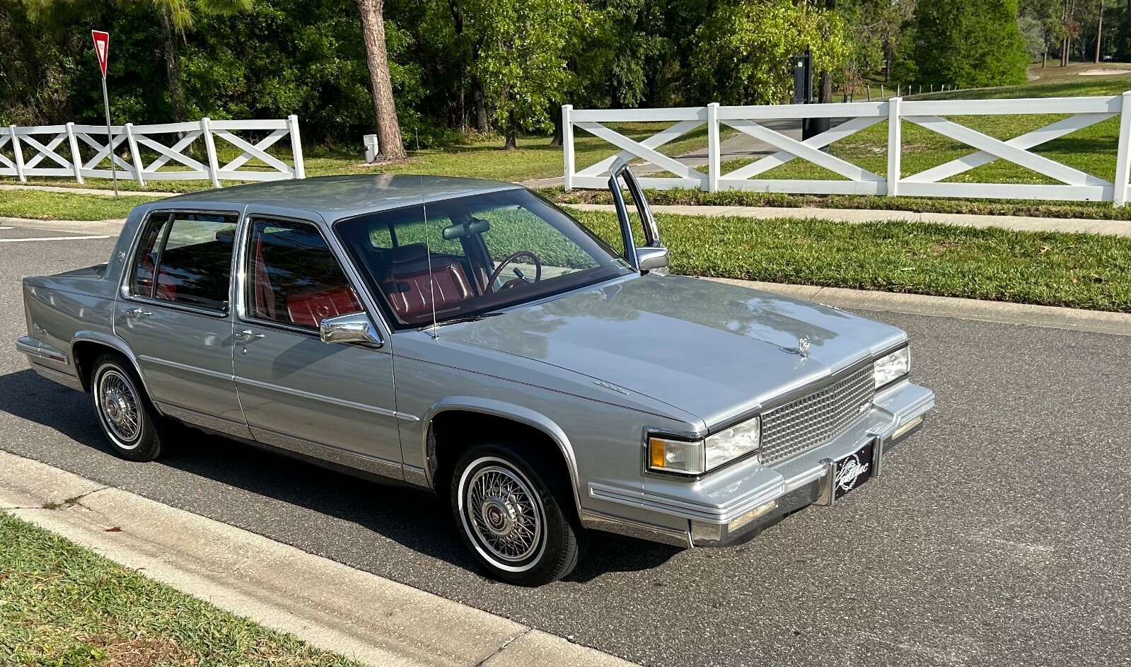 Cadillac-DeVille-1987-Sedan-21