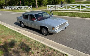 Cadillac-DeVille-1987-Sedan-24