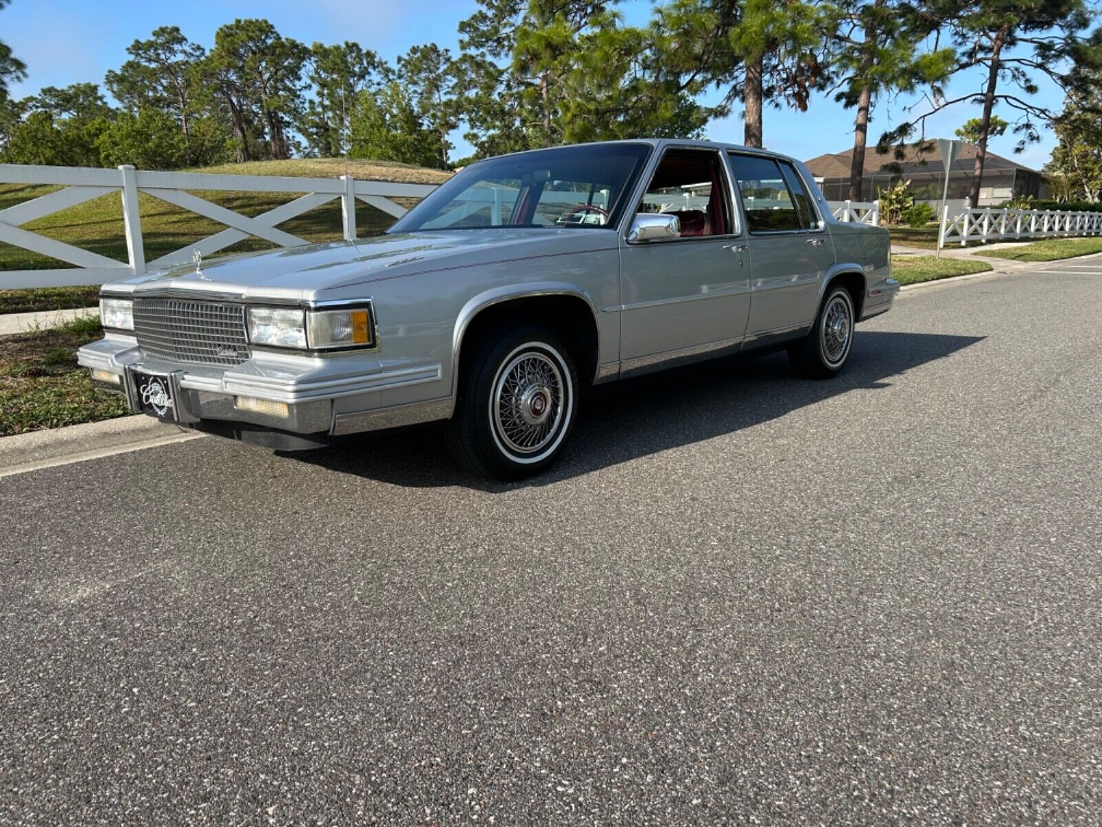 Cadillac-DeVille-1987-Sedan-30
