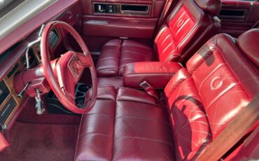 Cadillac-DeVille-1987-Sedan-32