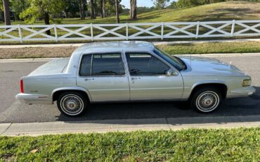 Cadillac-DeVille-1987-Sedan-34