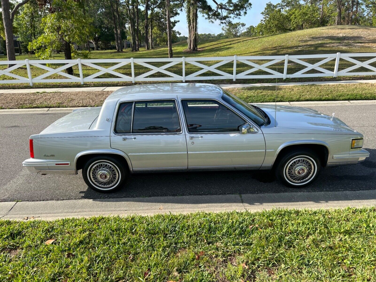 Cadillac-DeVille-1987-Sedan-34