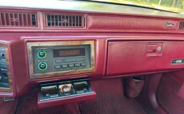 Cadillac-DeVille-1987-Sedan-36