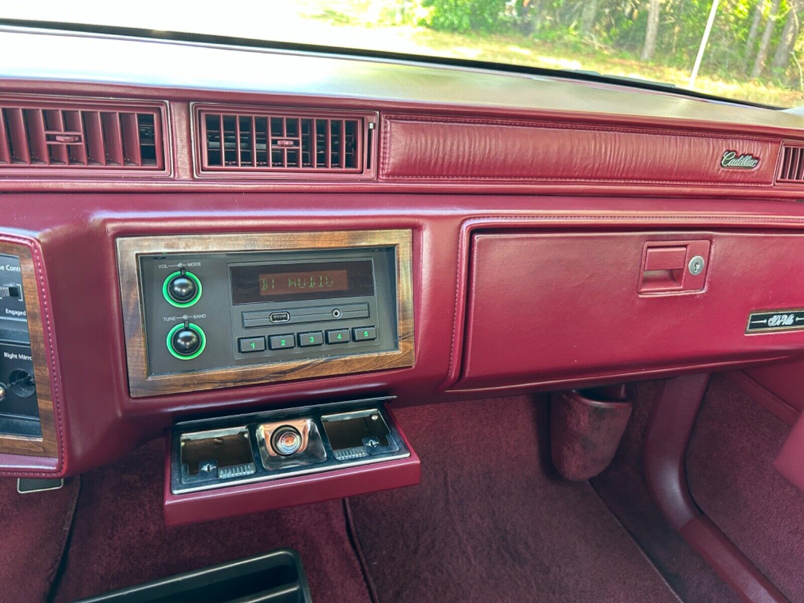 Cadillac-DeVille-1987-Sedan-36