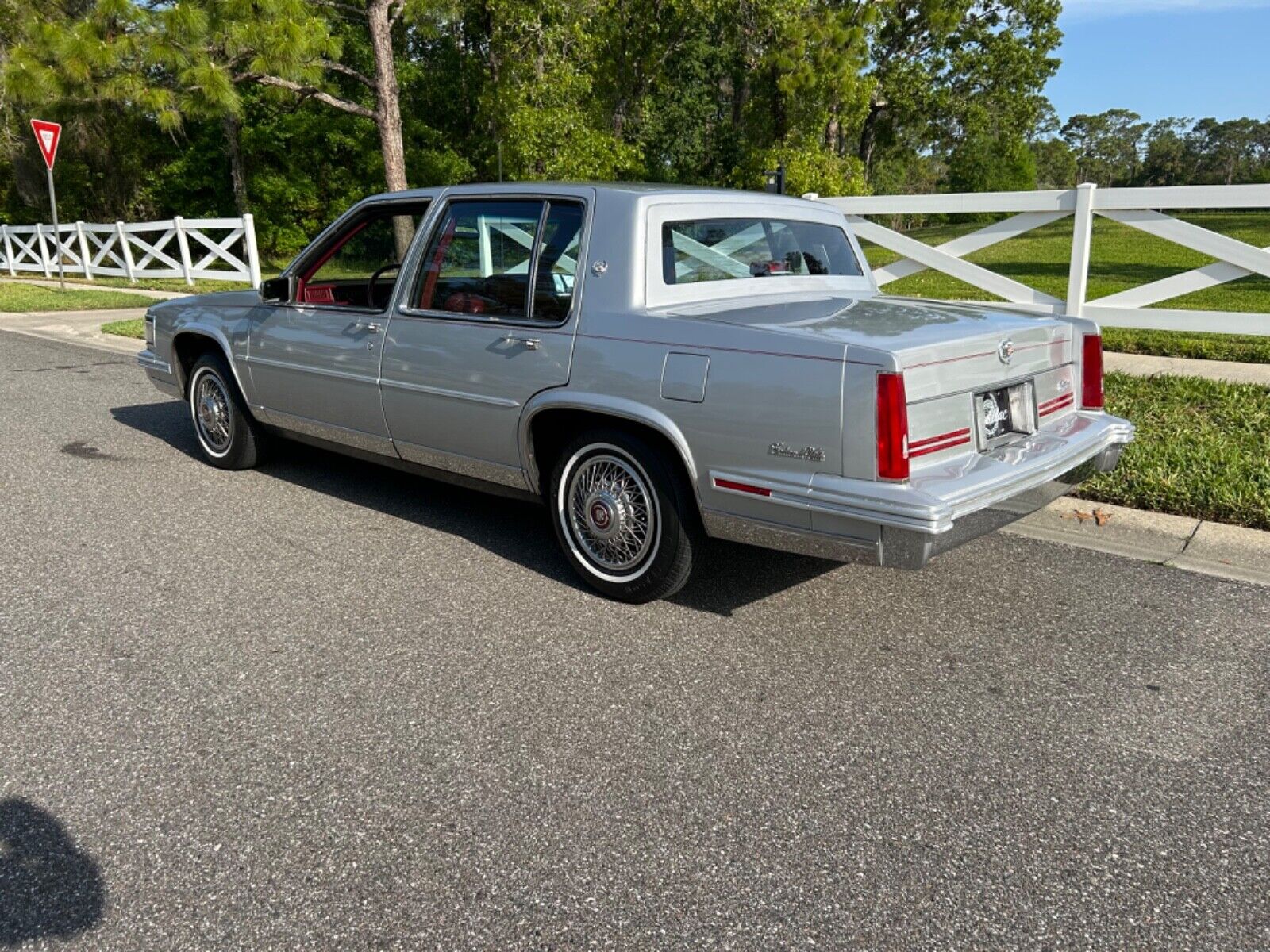 Cadillac-DeVille-1987-Sedan-6